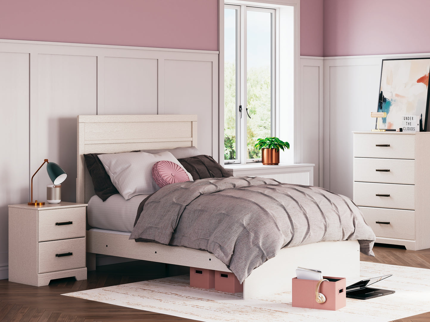 Stelsie Panel Bed
